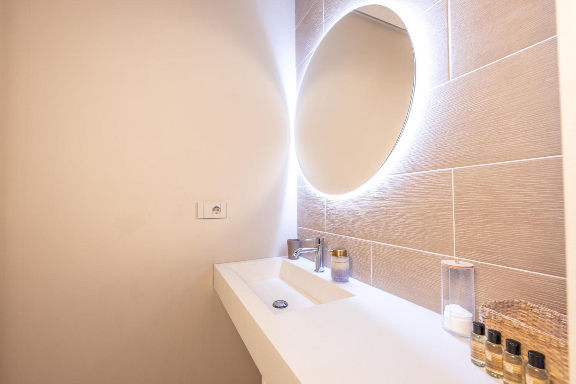Rosa Di Apartemen Parma